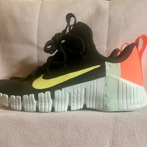 New Women’s Nike Free Metcon 3 Training Shoe Sz 8(38.5)